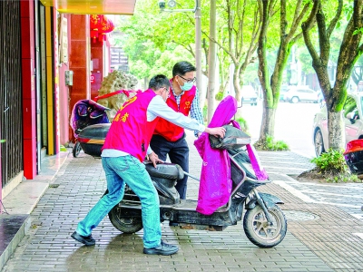 “路长”勤上路 播撒文明花
