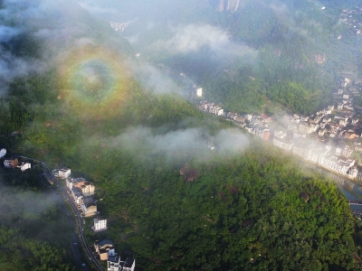雨后晨光中 雁山北麓戴“美瞳”