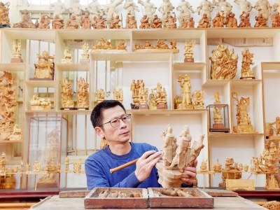 刻在木头上的华夏历史 ——访国家级非遗乐清龙档代表性传承人黄北