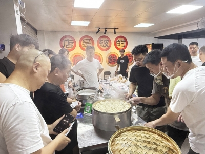 “深夜包子铺”升腾城市烟火气