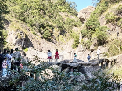 130多人穿越雁荡山筋竹涧 趁着秋光觅清幽