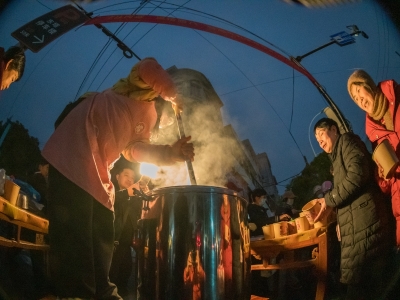 腊八粥暖 年味渐浓