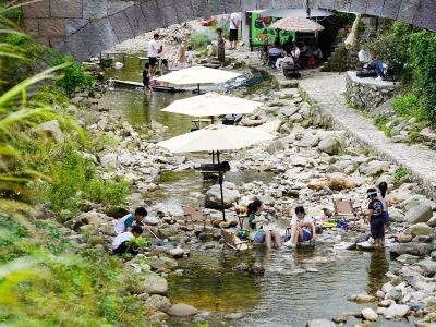 沉浸山水 乐享清凉