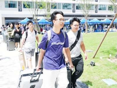 温州理工学院乐清校区迎来首批学生